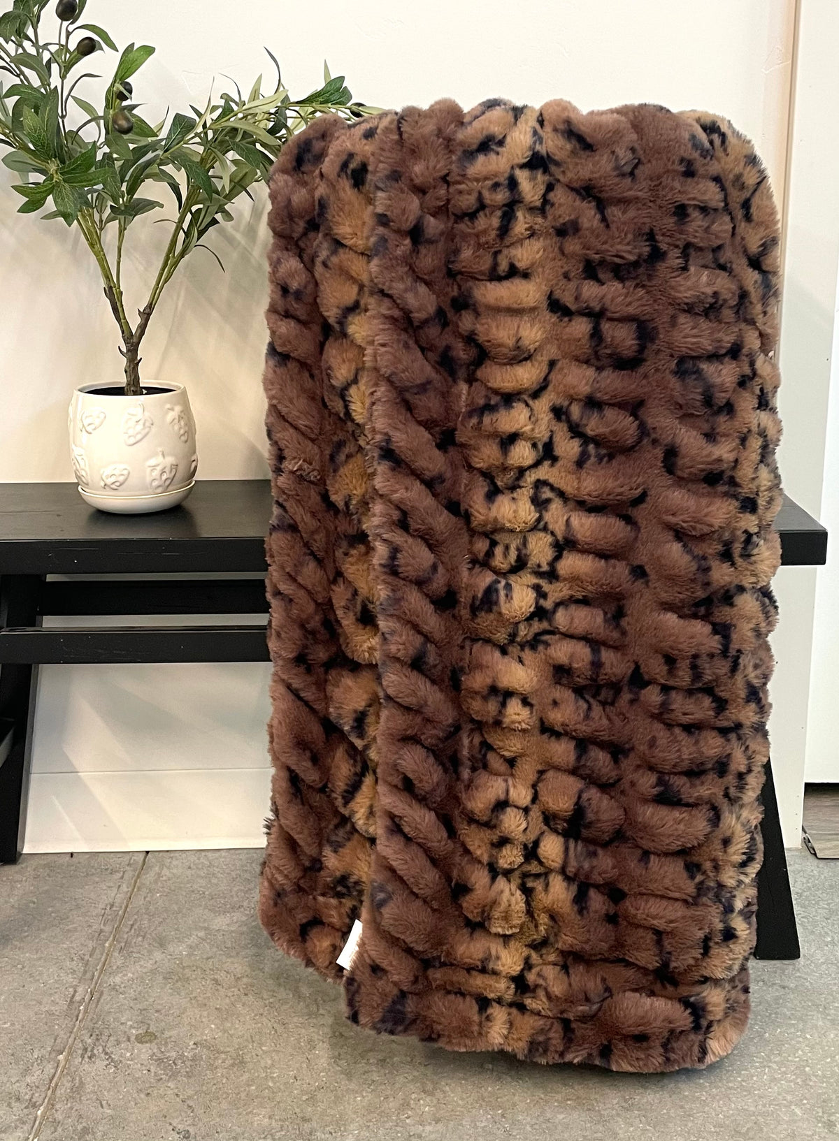 GRACE POINTS Pecan Lynx Milan Throw Blanket