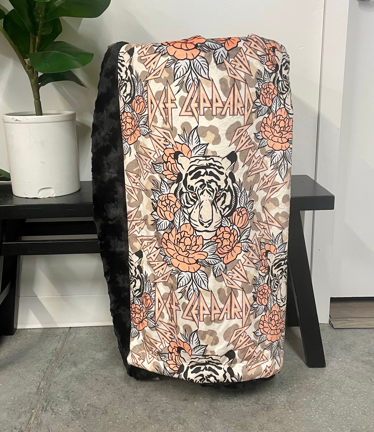 Pour Some Sugar Throw *RTS*