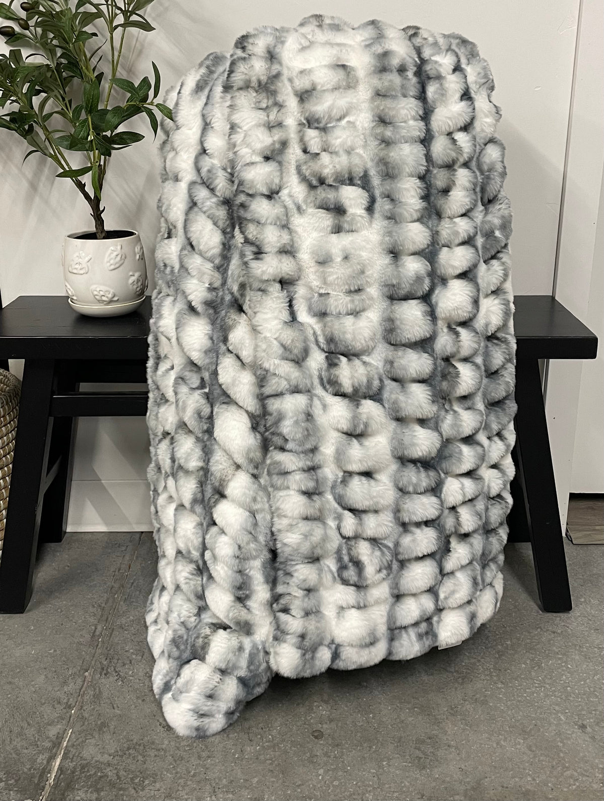 GRACE POINTS This or That Milan Throw Blanket