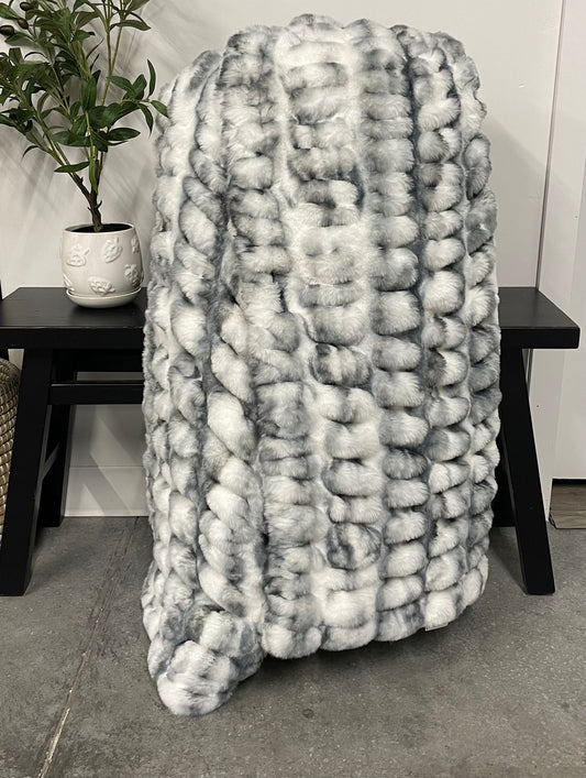 GRACE POINTS This or That Milan Throw Blanket