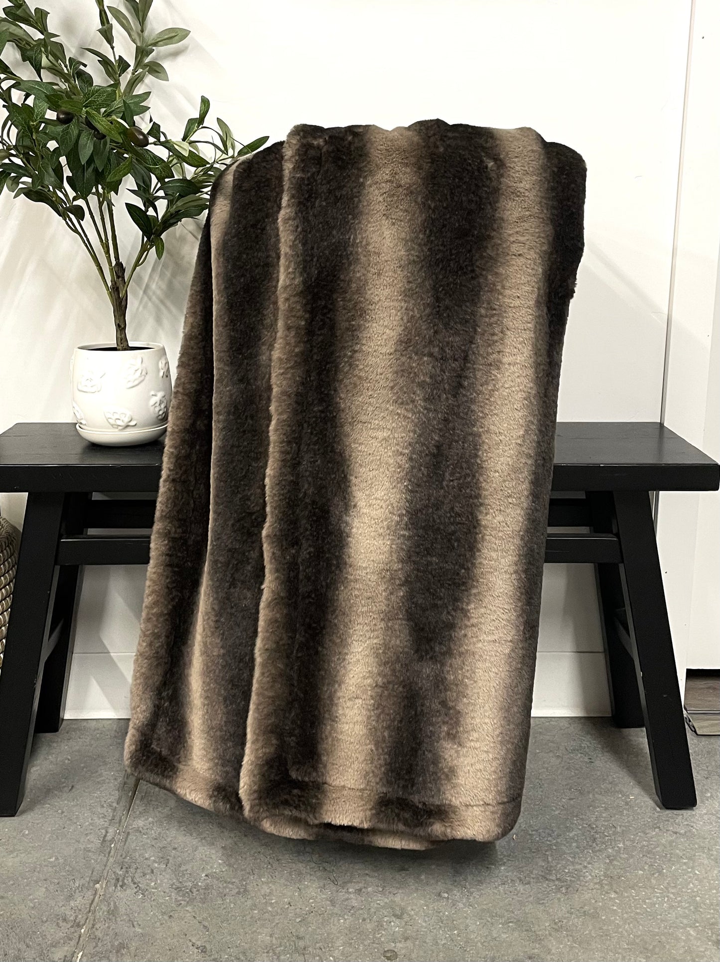 GRACE POINTS Throw Smokey Quartz Denver Blanket