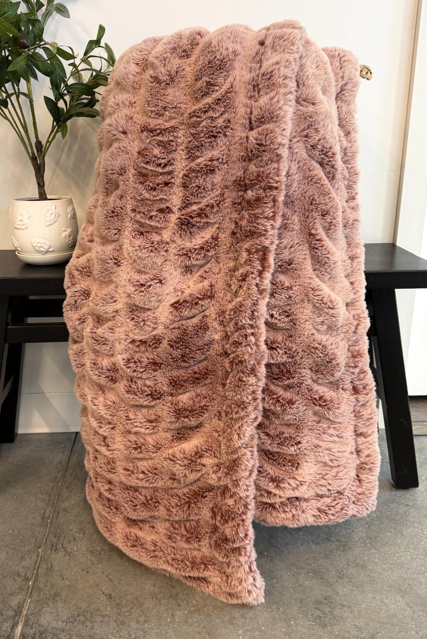 GRACE POINTS Cinnamon Iced Milan Throw Blanket