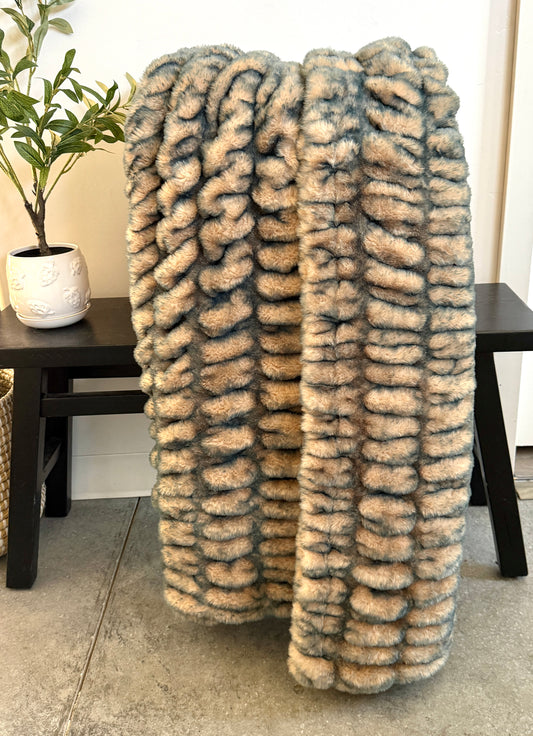 GRACE POINTS Patina Dolce Milan Throw Blanket