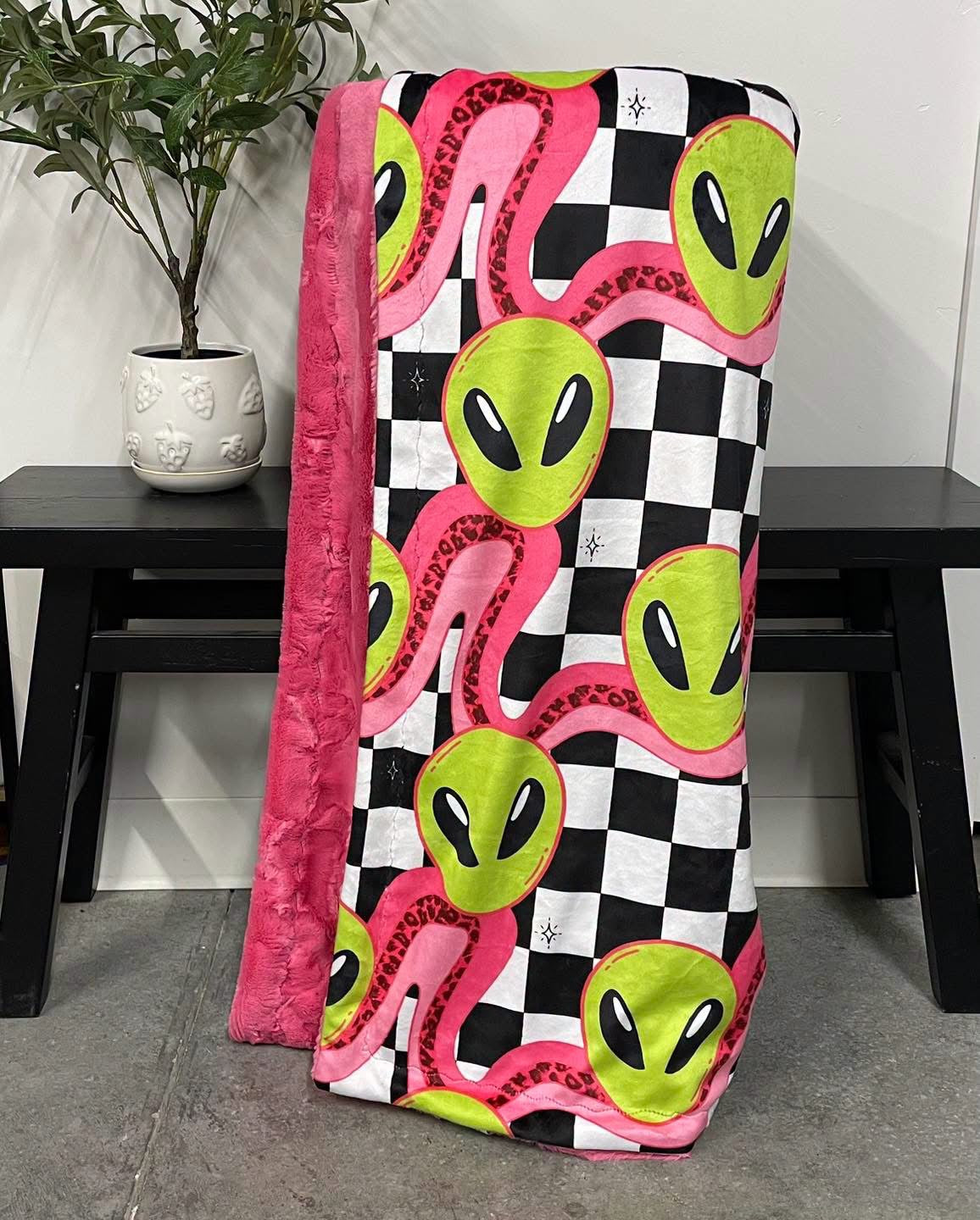 Groovy Aliens Throw *RTS*